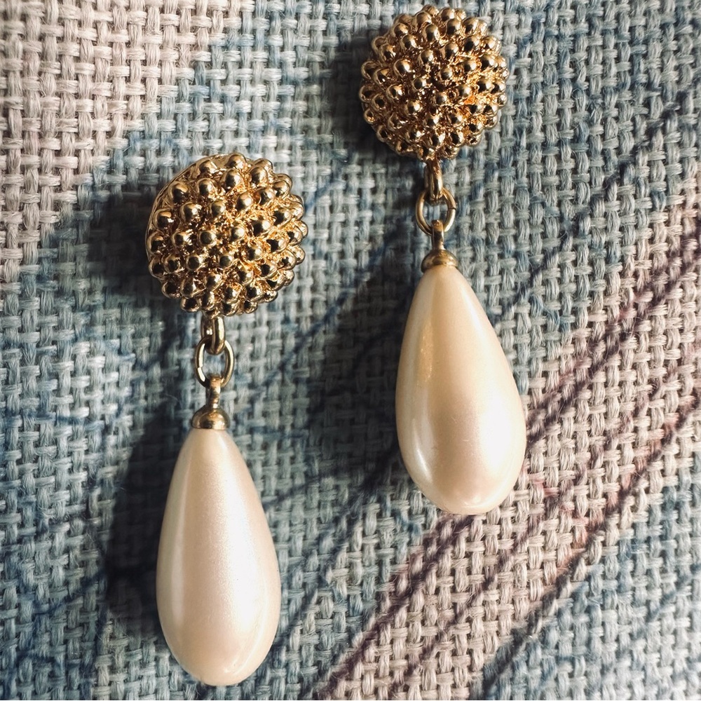 Gold and Cream Teardrop Pearl Drop Earrings